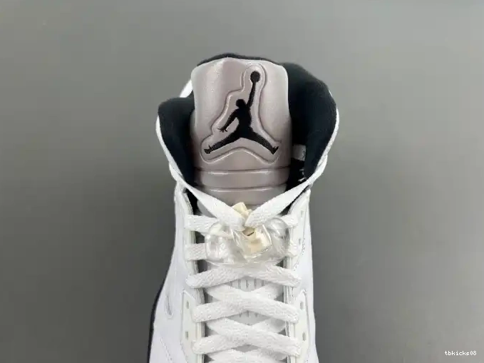Rep TBkick JORDAN 'WHITE RETRO BLACK' DD0587-110 5 AIR 0420